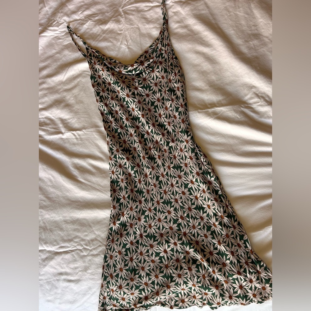90’s inspired daisy print green dress size small